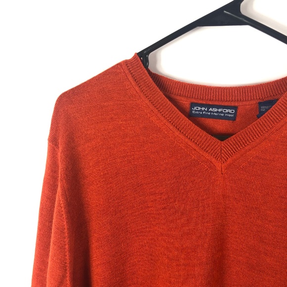 SOLD John Ashford Extra Fine Merino Wool Sweater - Picture 3 of 4